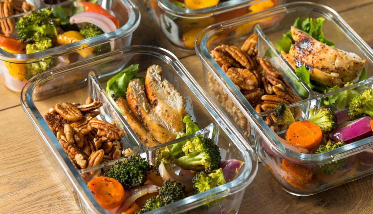 meal-prep-containers-filled-with-food-scaled